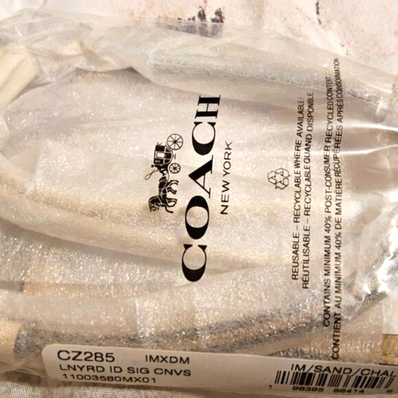 Coach Id Lanyard In Signaure Canvas - Picture 2 of 4